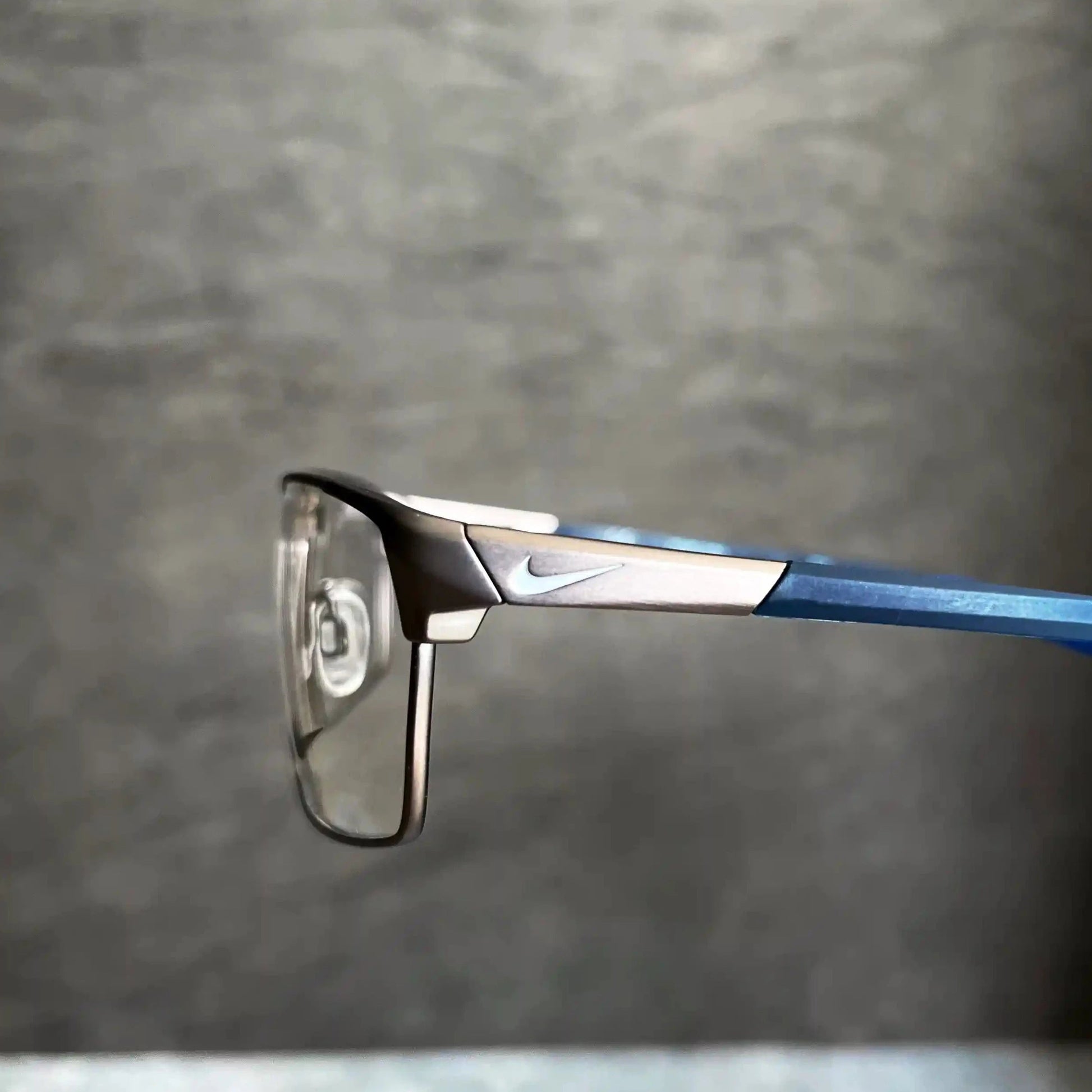 Gafas nike gris sales